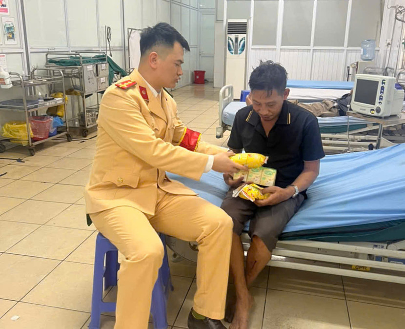 Anh Nguyễn Văn Thắng đã hồi phục nhờ được CSGT đưa đi cấp cứu kịp thời. Anh Nguyễn Văn Thắng đã hồi phục nhờ được CSGT đưa đi cấp cứu kịp thời.