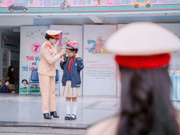 Buổi tuyên truyền diễn ra trong không khí sôi nổi, các em học sinh hào hứng lắng nghe các báo cáo viên tuyên truyền luật giao thông đường bộ. Buổi tuyên truyền diễn ra trong không khí sôi nổi, các em học sinh hào hứng lắng nghe các báo cáo viên tuyên truyền luật giao thông đường bộ.