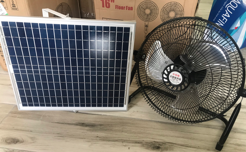 Quạt năng lượng mặt trời có nhiều ưu điểm như không tốn tiền điện, không sợ mất điện đột ngột, có thể di chuyển khi đi cắm trại, dã ngoại