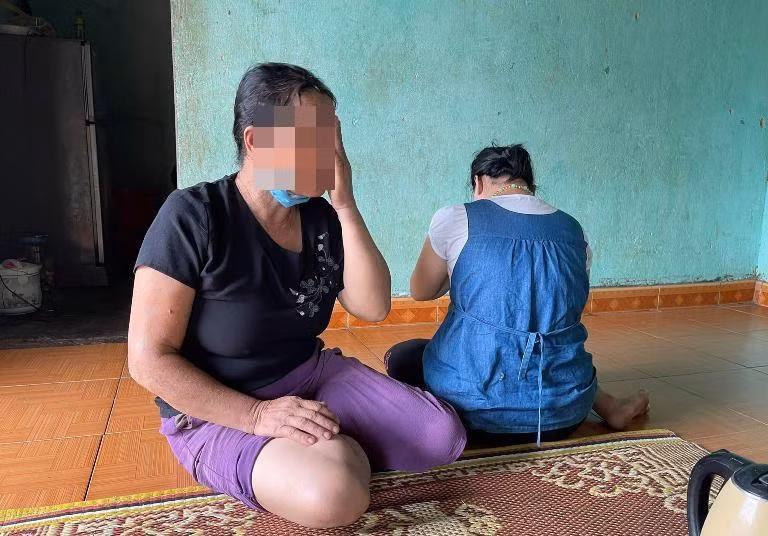 Bà Khoa bên con gái đang mang thai 7 tháng