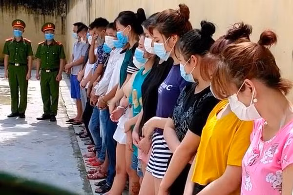 Nhóm thanh niên bị tạm giữ Ảnh: Công an Hà Nam Nhóm thanh niên bị tạm giữ Ảnh: Công an Hà Nam