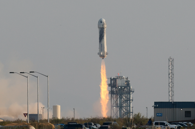 New Shepard được phóng lên không gian. Ảnh: CBS