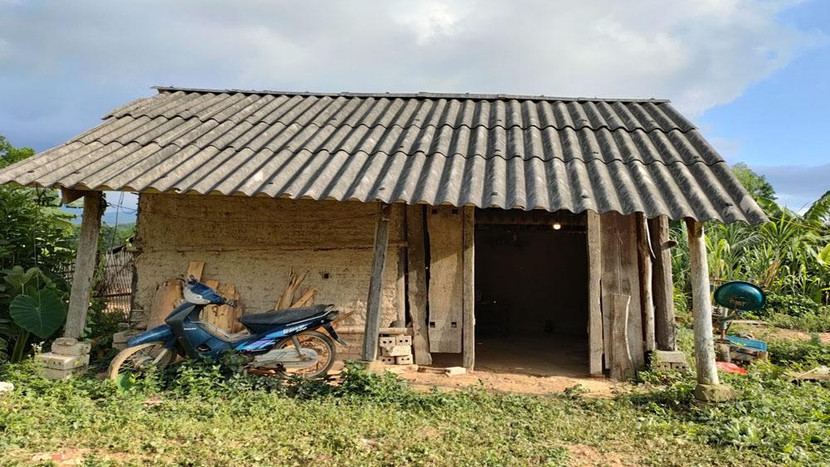 Ngôi nhà tạm của gia đình cháu K. Ảnh báo Bắc Giang.