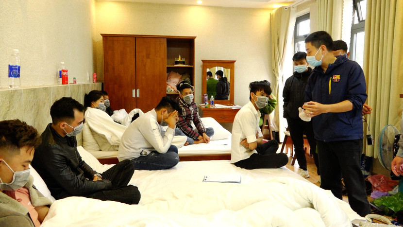 Lấy lời khai với các đối tượng tham gia sử dụng ma tuý Lấy lời khai với các đối tượng tham gia sử dụng ma tuý