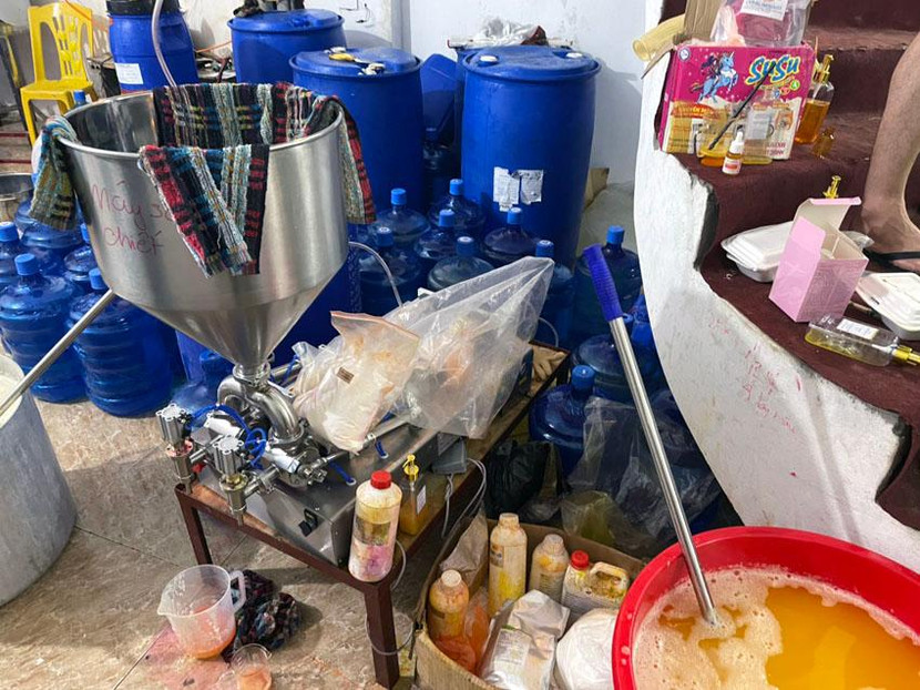 Cơ sở sản xuất mỹ phẩm giả tại thôn Tảo Dương, xã Hồng Dương, huyện Thanh Oai, Hà Nội Cơ sở sản xuất mỹ phẩm giả tại thôn Tảo Dương, xã Hồng Dương, huyện Thanh Oai, Hà Nội