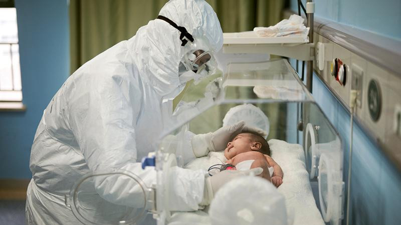 Các triệu chứng trên hệ hô hấp thường xuất hiện ở người lớn bị Covid-19 lại không xuất hiện điển hình ở các ca bệnh trẻ nhỏ Các triệu chứng trên hệ hô hấp thường xuất hiện ở người lớn bị Covid-19 lại không xuất hiện điển hình ở các ca bệnh trẻ nhỏ