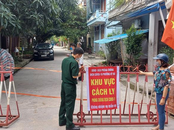 Lực lượng chức năng tại Thái Bình phong tỏa, truy vết tại khu vực liên quan các ca mắc Covid-19 vừa được ghi nhận Lực lượng chức năng tại Thái Bình phong tỏa, truy vết tại khu vực liên quan các ca mắc Covid-19 vừa được ghi nhận