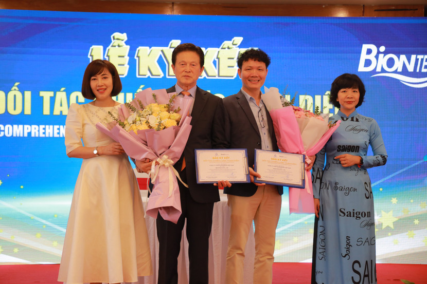 Ban lãnh đạo Euromade Việt Nam và ông Cho Gyu Dea, Chủ tịch tập đoàn Biontech Hàn Quốc