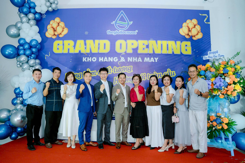 Ban lãnh đạo Thế giới lọc nước, lãnh đạo Droppii và một số đại lý, khách hàng