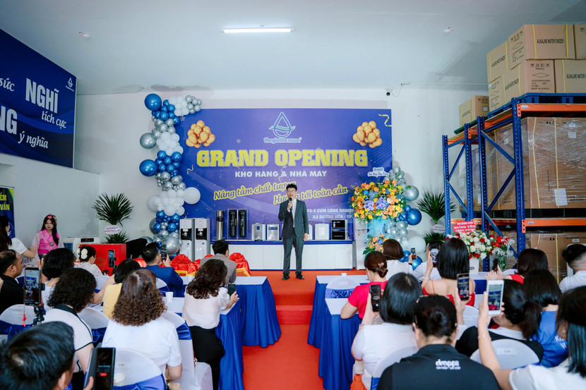 Ông Ninh Văn Giang – Tổng Giám đốc Thế giới lọc nước phát biểu tại lễ khai trương