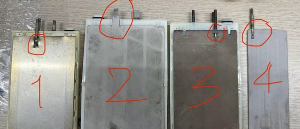 Một số tấm điện cực không phải là nguyên tấm liền khối, kích thước nhỏ hơn của các hãng máy khác trên thị trường.