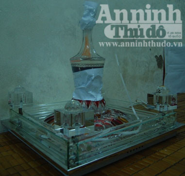 Chiếc "bàn đèn" khủng này có thể phục vụ cùng lúc 4, 5 "dân bay"