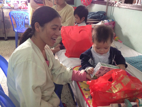 Chia sẻ với bệnh nhi nghèo, nhân lên niềm vui sống ảnh 12