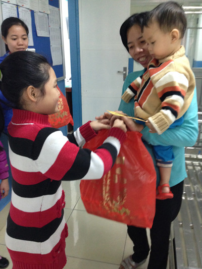 Chia sẻ với bệnh nhi nghèo, nhân lên niềm vui sống ảnh 8