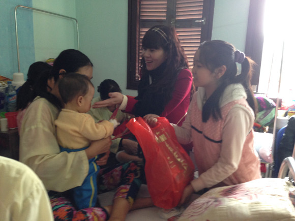 Chia sẻ với bệnh nhi nghèo, nhân lên niềm vui sống ảnh 6