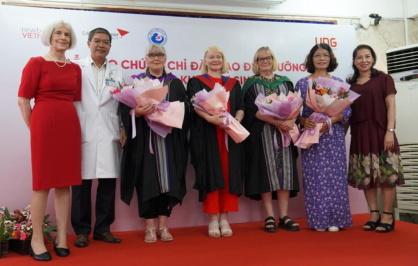 Bà Suzanna Lubran cùng các đại diện từ Bệnh viện Từ Dũ và Trường Đại học Edinburgh Napier Bà Suzanna Lubran cùng các đại diện từ Bệnh viện Từ Dũ và Trường Đại học Edinburgh Napier