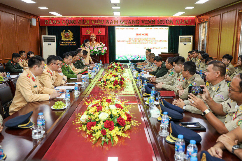 Toàn cảnh buổi làm việc