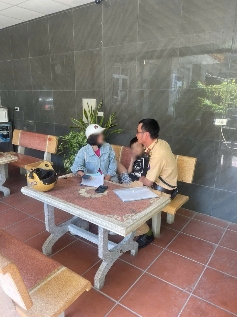 Thay mặt gia đình chị H đã viết thư cảm ơn Ban chỉ huy Phòng Cảnh sát giao thông, các cán bộ chiến sĩ Đội Cảnh sát giao thông số 4.