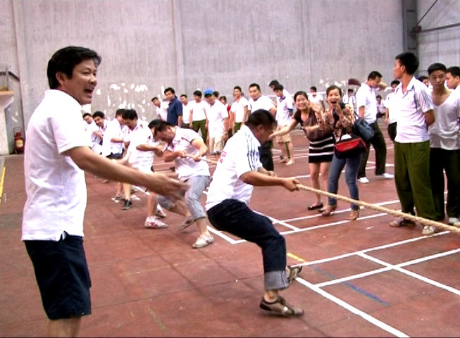 V Và kéo co đồng đội nam cũng gay cấn với những phút quyết định