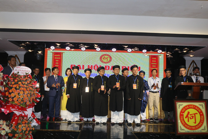 Ông Hà Xuân Vấn được bầu làm Chủ tịch Hội đồng họ Hà tỉnh Thừa Thiên Huế Ông Hà Xuân Vấn được bầu làm Chủ tịch Hội đồng họ Hà tỉnh Thừa Thiên Huế