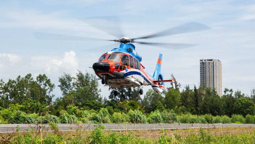 Tour được khai thác bằng trực thăng EC155B1 – dòng máy bay hiện đại của hãng Airbus Helicopters (Pháp) Tour được khai thác bằng trực thăng EC155B1 – dòng máy bay hiện đại của hãng Airbus Helicopters (Pháp)