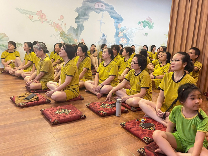 Nhiều khách trị liệu tại Andeva hào hứng nghe chia sẻ của Khí công sư - Lương y Lê Thuận Nghĩa và tiếng đàn tranh trị liệu của Tiến sĩ – NSƯT Hải Phượng Nhiều khách trị liệu tại Andeva hào hứng nghe chia sẻ của Khí công sư - Lương y Lê Thuận Nghĩa và tiếng đàn tranh trị liệu của Tiến sĩ – NSƯT Hải Phượng