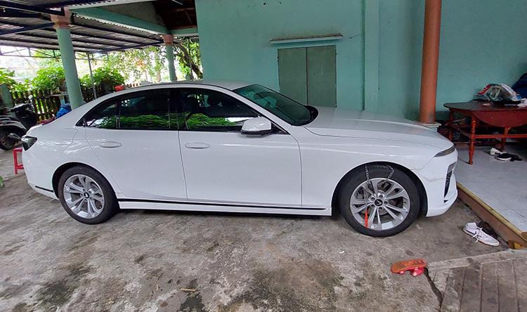 Một trong hai chiếc xe mà Thiệu và Nhật đã thuê rồi mang đi cầm cố. Ảnh: Công an cung cấp