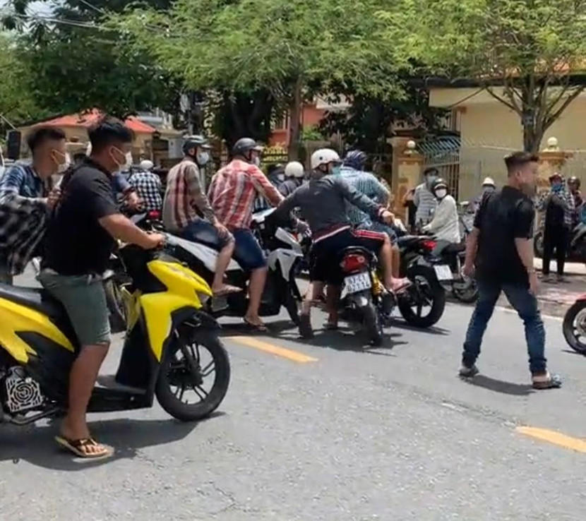 Ba thanh niên vụ nổ súng trước cổng tòa án Tiền Giang