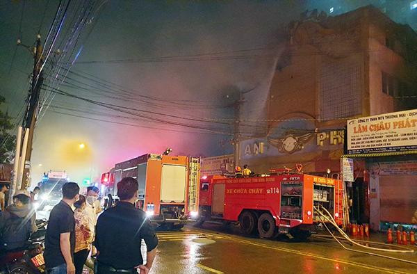 Hiện trường vụ cháy quán karaoke. Ảnh: BĐN