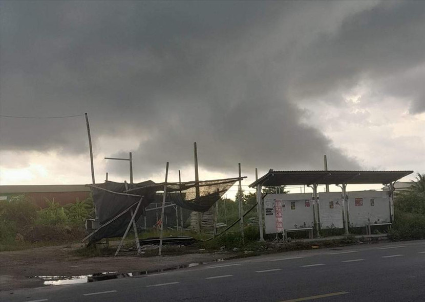 Cơn mưa giông chiều 31/7 tại huyện Thái Thụy (tỉnh Thái Bình) khiến 1 người tử vong. Ảnh: CTV Cơn mưa giông chiều 31/7 tại huyện Thái Thụy (tỉnh Thái Bình) khiến 1 người tử vong. Ảnh: CTV