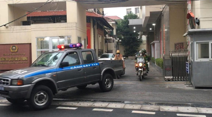 Sáng 10/1, Công an quận Hai Bà Trưng đã “Ra quân thực hiện Năm an toàn giao thông 2021 và đợt cao điểm đảm bảo trật tự, an toàn giao thông Tết Nguyên đán Nhâm Dần và Lễ hội Xuân 2022”. Sáng 10/1, Công an quận Hai Bà Trưng đã “Ra quân thực hiện Năm an toàn giao thông 2021 và đợt cao điểm đảm bảo trật tự, an toàn giao thông Tết Nguyên đán Nhâm Dần và Lễ hội Xuân 2022”.