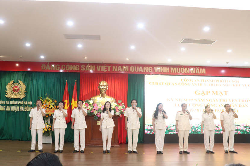 Tiết mục văn nghệ tại buổi gặp mặt Tiết mục văn nghệ tại buổi gặp mặt