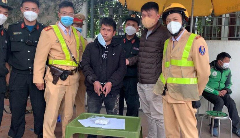 Đối tượng Lê Quang Tuấn bị tổ công tác Y11/141 phát hiện tàng trữ 2.000 viên hồng phiến