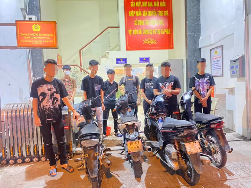 Các đối tượng đều được bàn giao Công an phường sở tại để xác minh, xử lý theo quy định pháp luật.