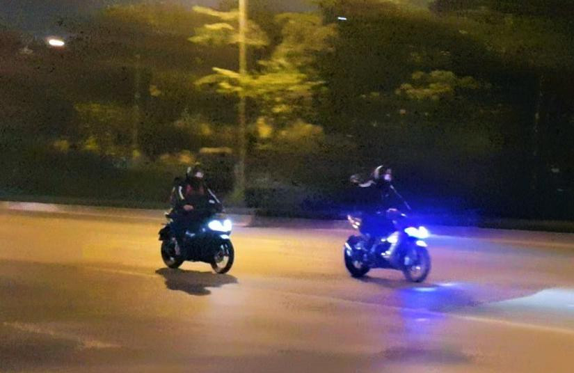 Nhiều thanh niên ngổ ngáo nẹt pô xe, rú còi đinh tai nhức óc suốt dọc đường Võ Chí Công khiến người già, trẻ nhỏ thường xuyên mất ngủ, giật mình...