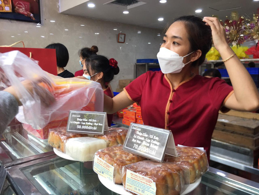 Giá bánh ở đây dao động từ 50.000-80.000 đồng/ chiếc.