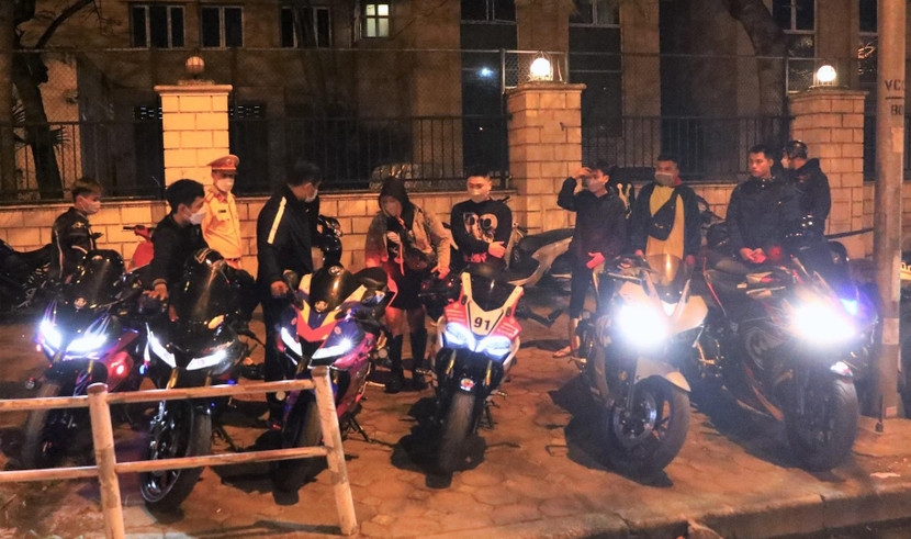 Hàng loạt "quái xế" bị cảnh sát 141 truy bắt trong đêm 2/4 Hàng loạt "quái xế" bị cảnh sát 141 truy bắt trong đêm 2/4