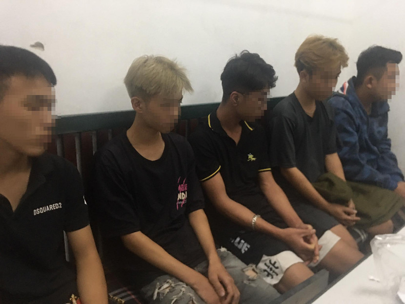 Các đối tượng bị cảnh sát 141 bàn giao về Công an phường Xuân La