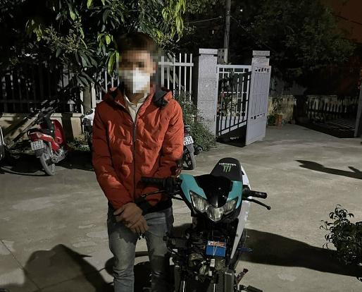 Chiếc xe được đối tượng độ chế để chạy với tốc độ cao. Chiếc xe được đối tượng độ chế để chạy với tốc độ cao.