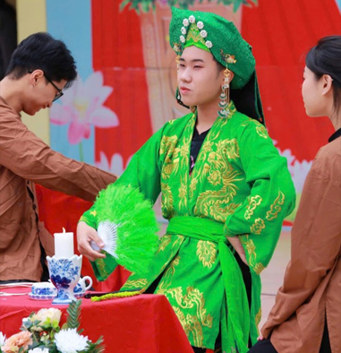 Bạn trẻ Gia Huy (19 tuổi) tìm hiểu và thực hành văn hóa tín ngưỡng thờ Mẫu