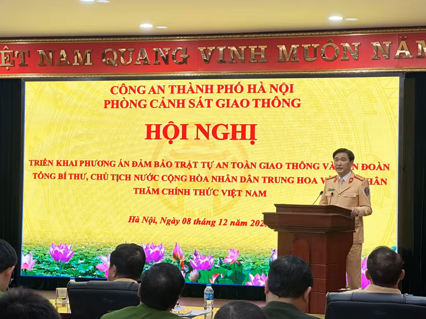 Đại tá Trần Đình Nghĩa - Trưởng Phòng Cảnh sát giao thông phát biểu tại hội nghị