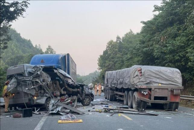 Hiện trường vụ tai nạn giao thông xảy ra vào sáng ngày 31/10 ở Lạng Sơn. Hiện trường vụ tai nạn giao thông xảy ra vào sáng ngày 31/10 ở Lạng Sơn.