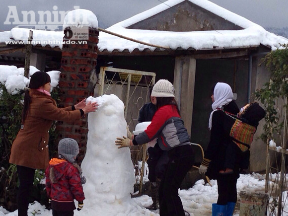 Tuyết trắng trời Sa Pa: Vẻ đẹp lạnh giá cuốn hút du khách ảnh 9 Tuyết trắng trời Sa Pa: Vẻ đẹp lạnh giá cuốn hút du khách ảnh 9