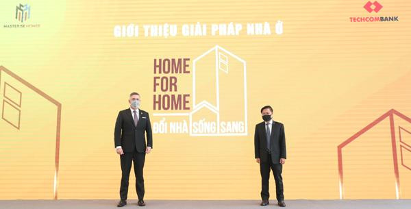 Khoảnh khắc công bố giải pháp nhà ở Home for Home - Nhà đổi nhà đầu tiên tại Việt Nam. Ảnh: Masterise Homes