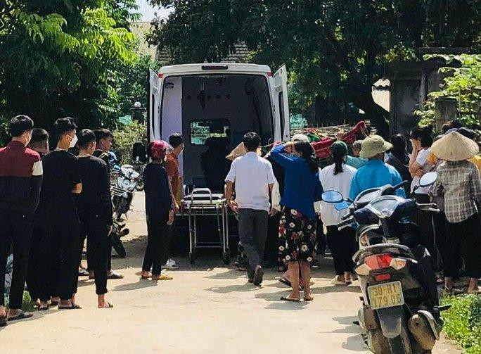 Thi thể em Thuận được đưa về nhà để lo hậu sự Thi thể em Thuận được đưa về nhà để lo hậu sự