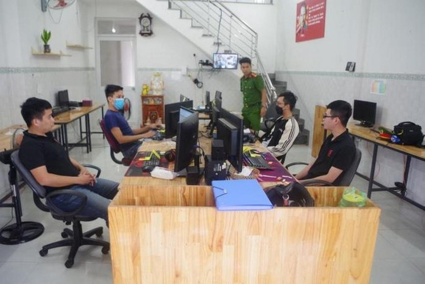 Cơ quan công an khám xét khẩn cấp trụ sở công ty và 2 địa điểm khác thuộc sở hữu của Phan Hoàng Song.