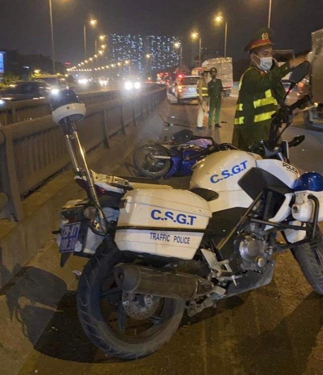Sau khi va chạm với xe bồn, người điều khiển xe máy đã tử vong Sau khi va chạm với xe bồn, người điều khiển xe máy đã tử vong