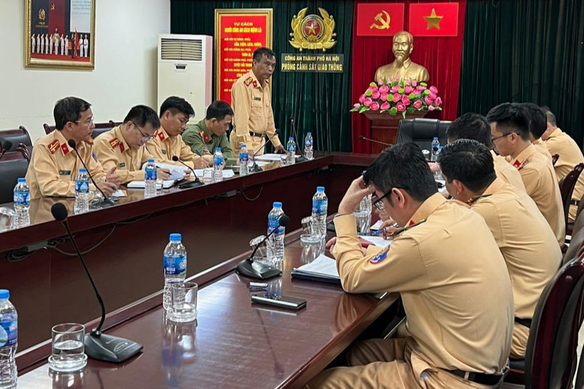 Đại diện đoàn công tác Công an tỉnh Ninh Bình tiếp thu những kinh nghiệm trao đổi, học tập tại buổi làm việc