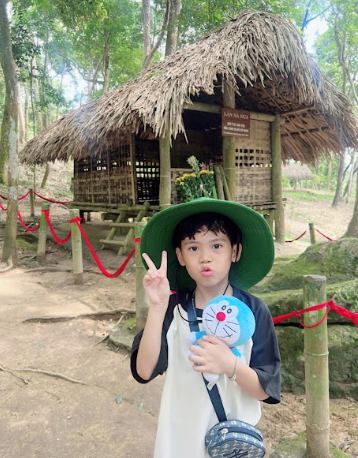 Bé Gấu trong một chuyến đi "về nguồn", tìm hiểu lịch sử đất nước, văn hóa dân tộc