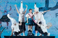 Phương Mỹ Chi: Đón hàng ngàn người hâm mộ nhiều thế hệ sau 13 năm làm nghề